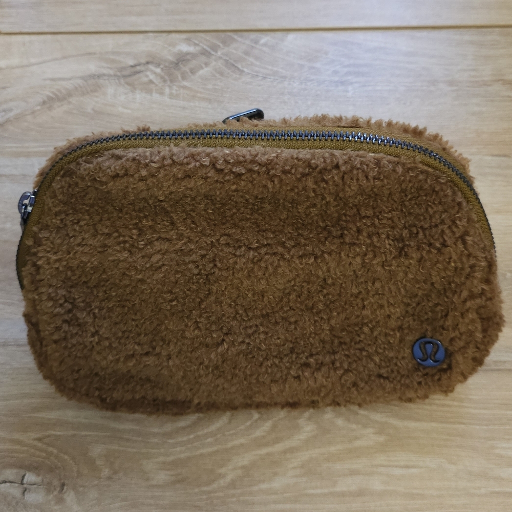 Lululemon Everywhere Belt Bag *Fleece - Burnt Caramel